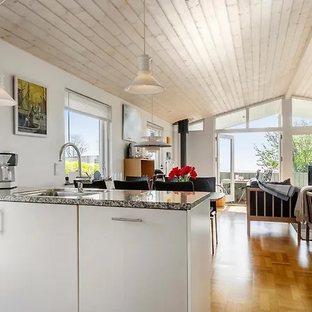 2 Bedroom Gorgeous In *