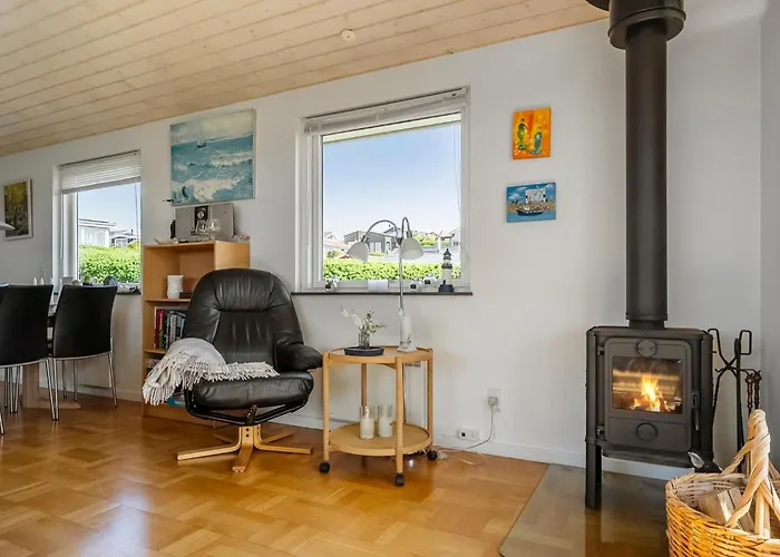 2 Bedroom Gorgeous In *