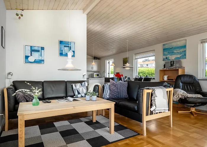 2 Bedroom Gorgeous In Holiday home Hejls